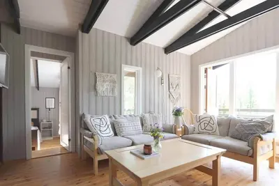 Image de Cosy Cabin Escape with Hot Tub & Lake View