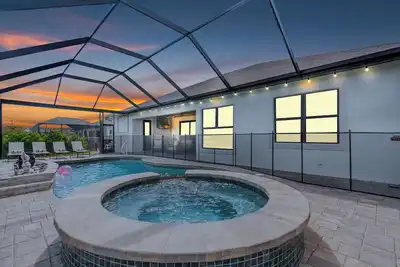 Image de Relax at Coastal Vibes: Heated Saltwater Pool & Spa • Game Room •Waterfront View