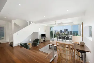 Image de Oceanviews Villa - Pet-friendly, 3-Storey Home with Panoramic Ocean Views!