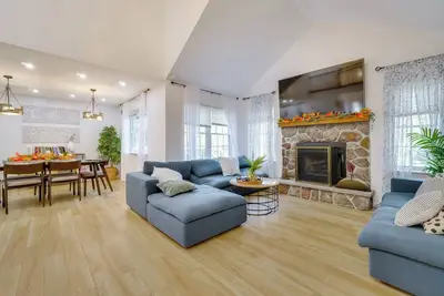 Image de Private Hot Tub! Tobyhanna Getaway 12 Mi to Slopes