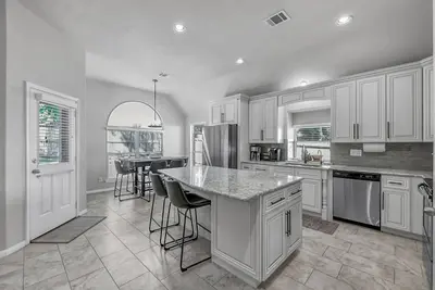 Image de New! Peaceful 4br Lake Retreat | Patio | Game Room | Boat Ramp Steps Away | Sleeps 8