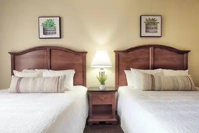 Image de Relaxing Nature Stay! 3 Pet Friendly Suites w/ Pool, Spa & Kayak Adventures!