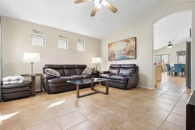 Image de Renovated and Nicely Decorated Home Close to Park