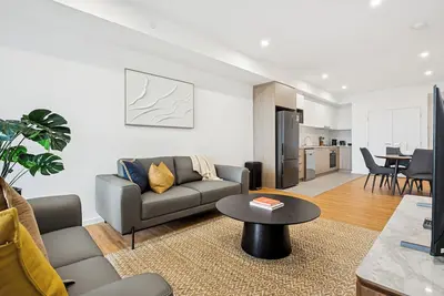 Image de Cannington Comfort – Beside Carousel & Curtin, featuring modern design and rooftop amenities.