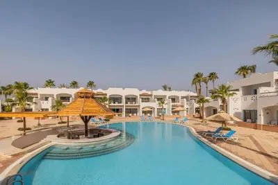 Image de 2 Stay: Sandy Shores, Sparkling Pools, & Sunset Views That Take Your Breath Away