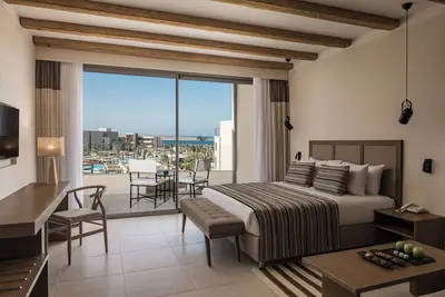 Image de Modern Room w/ Comfortable Queen Bed – Perfect for Romantic Red Sea Getaways
