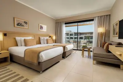 Image de Sun-Filled Rooms w/ Large Balcony Overlooking Breathtaking Blue Waters