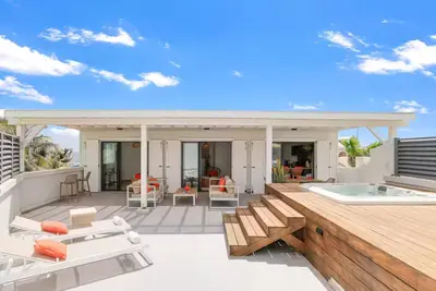 Image de Penthouse Love-Magnifique Appartement vue mer au coeur de la Baie Orientale