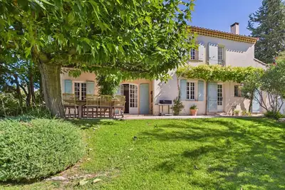 Image de Charmant mas avec piscine privée et climatisation à Paradou