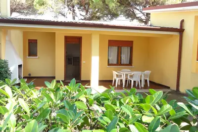 Image de Maison avec accès jardin et piscine