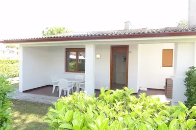 Image de Villa mitoyenne avec jardin et piscines