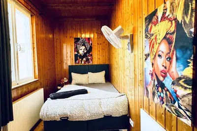 Image de Modern 3br Apt with Private Garden | Sleeps 10