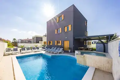 Image de Villa Palatium for 14 people in Fažana with sauna & jacuzzi only 800 meters from the beach