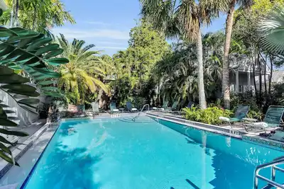 Image de ~Gardenia Cottage~ Adults Only cottage near Duval with shared pool