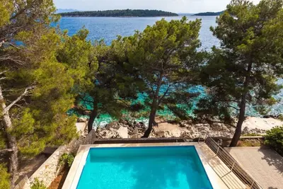 Image de Waterfront Villa Dora by Villas Guide