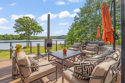 Image de Lake Front Home with Private Beach Dock Golf and Views