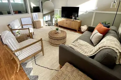 Image de Lakefront Marina Apartment with Views