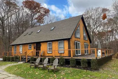 Image de Lakeside House with Waterfront Golf and Ski