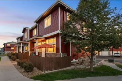 Image de 2-bedroom townhome in charming Brighton near Airport