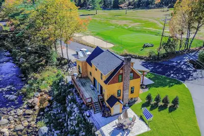 Image de Riverfront Cabin Getaway