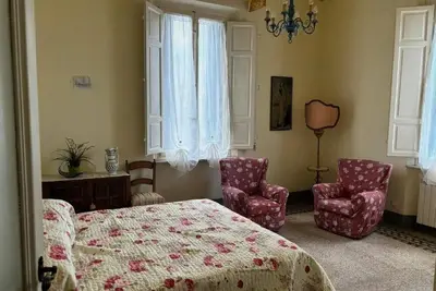 Apartment Facing the Walls