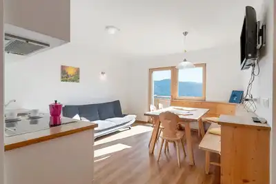 Image de Appartement 'Zolerhof Arnika' avec vue sur la montagne, terrasse partagée et Wi-Fi
