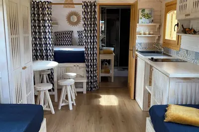Image de Les Roulottes de l Herm - Roulotte Hirondelle avec piscine et jacuzzi