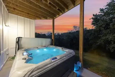 Image de Sleeps 10, HotTub, Game Room, Views, Pet Friendly