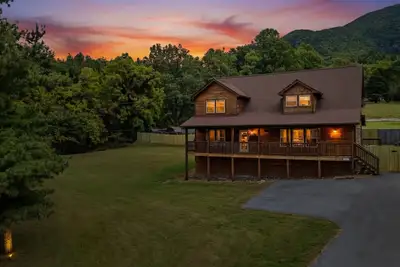 Image de New! 3br w/Hot Tub*Firepit*Peaceful*Community Pool