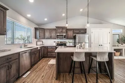 Image de Omaha Charm! Cozy Comfort home in the heartland