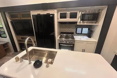 Image de Puma Destination Rv in charming Granger!