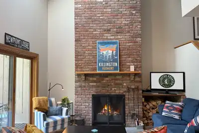 Image de NewMont Lodge- Pool, FirePlace, Tennis courts.