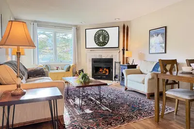 Image de SlopeSide Sanctuary- Pool, Fire place, ski on/off