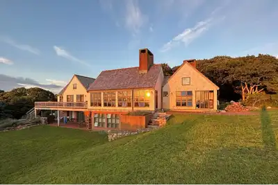 Image de Amazing sunsets, a welcoming home, and island adventures. Lifetime memories!