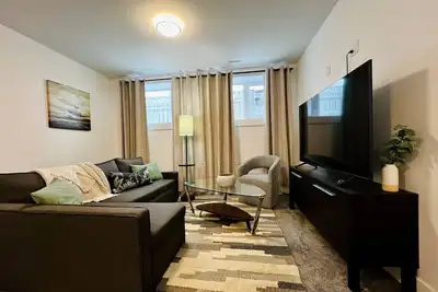 Image de New 2 Bdrm Suite Near Hospital!