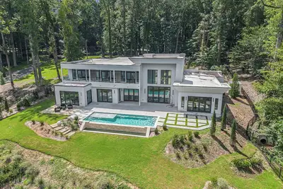 Image de The Luxe Lakeside Retreat