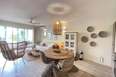 Image de Et Voilà! , magnifique appartement 1 chambre sur la plage!