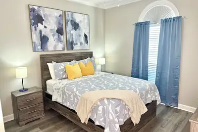 Image de New! 5 beds, Car Garage & Prime Location