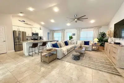 Image de White Pelican-heated pool&spa home near beach-perfect for family getaways