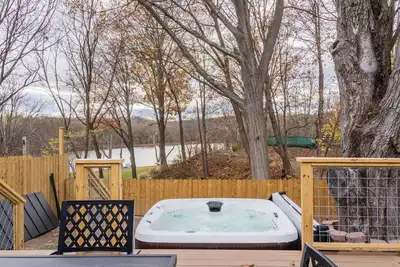 Image de Village Retreat • Hot Tub & Views