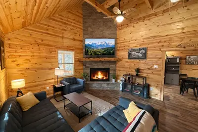 Image de Family Sized Cabin Near Rrg Hiking Trails + Hot Tub - Sleeps 9