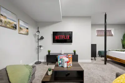 Image de *Bow River Views* Spacious Downtown House (With Games Room)