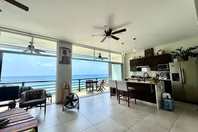 Image de Sunset Penthouse • 3br Luxury • Walk to the Beach
