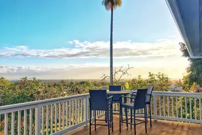 Image de Quiet hilltop 3-bed 2-bath home in Hilo with office, outdoor spaces & views