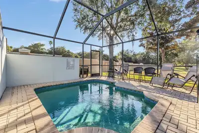 Image de 10 minutes to Disney! Family-Sized townhome w/private pool • Water Park Included