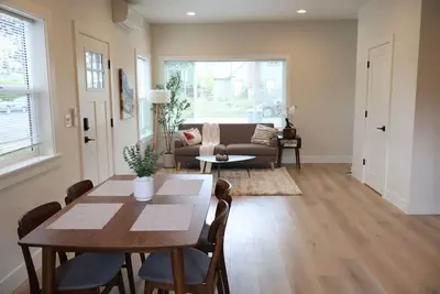 Image de Breathtaking Home In Downtown | Quite Cozy Retreat