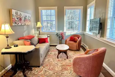 Image de Private Cozy 1-bedroom with Mt. Washington View close to Hospitals