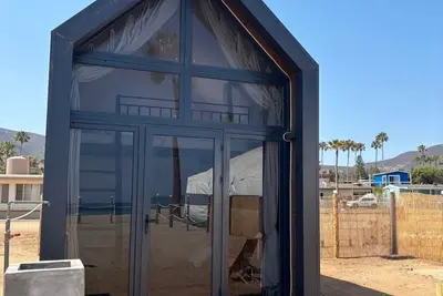 Image de Beautiful 1-bedroom Chalet right on The Beach.