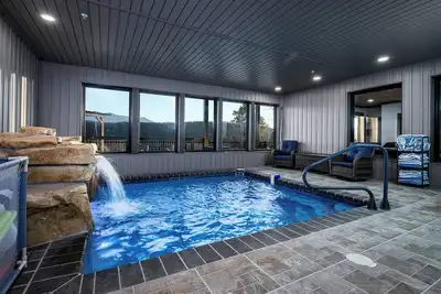 Image de Beartopia - Indoor Splashes, Scenic Hot Tub Soaks, Fireside Sips & Games Galore