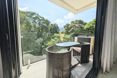 Image de Torres del Mar rainforest view 5th-floor two-bedroom condo